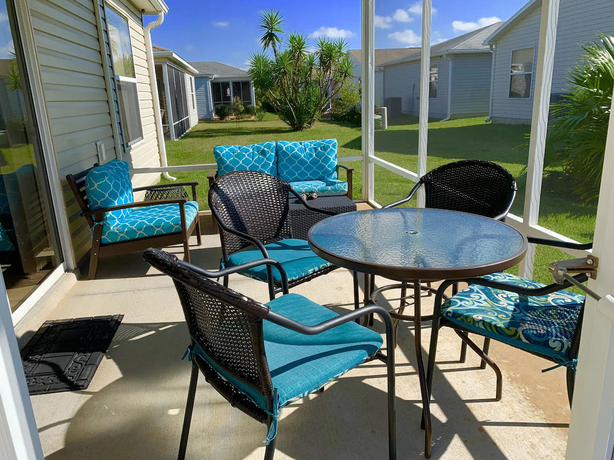 Screened lanai with teal furniture
